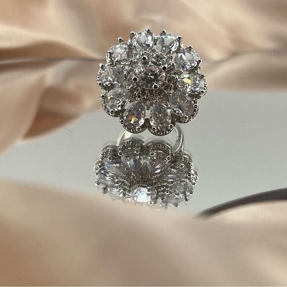 Jewelry - Sterling Silver Floral Cocktail Ring